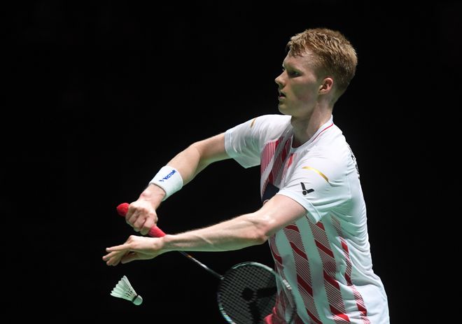 通过偶尔的 通过偶尔的